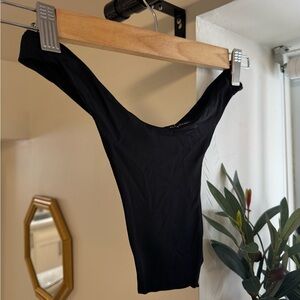 437 The Kenzie Bikini Bottoms Black LIKE NEW